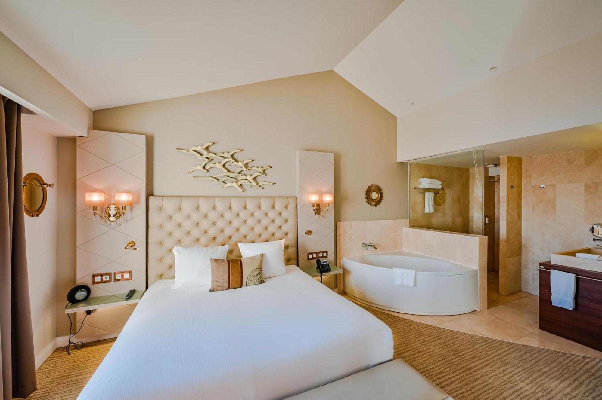 Grand Hotel Des Sablettes Plage, Curio Collection By Hilton La Seyne-sur-Mer Εξωτερικό φωτογραφία
