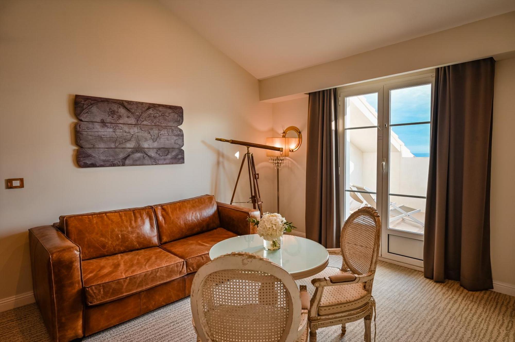 Grand Hotel Des Sablettes Plage, Curio Collection By Hilton La Seyne-sur-Mer Εξωτερικό φωτογραφία